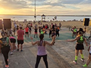 El verano se vive en las playas de Corrientes con deporte y cultura