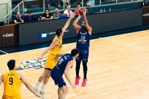 Regatas logró un triunfo clave por 79-77 ante Obras en un final dramático