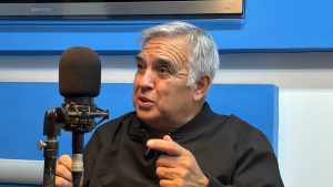 Luis Alegre analizó el origen político del Himno Nacional Argentino: “Esta es la versión completa, es la original”