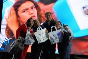 Cientos de vecinos vivieron el debut argentino en el Fan Fest que celebró el triunfo ante Argelia