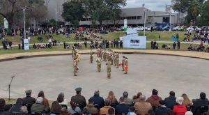 Miles de personas acompañaron el Encuentro de Bandas Militares en el Parque Cambá