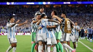 El campeón se impuso 3 a 2 a Cabo Verde y ahora va por Egipto en octavos de final
