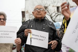 “Ver al Peatón Mayor”, nueva campaña de señalética especial para los cruces de adultos mayores