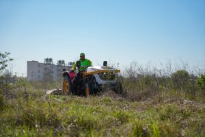 Tractores incorporados con subasta pública ya trabajan en servicios municipales