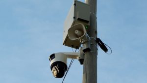 Un sistema de monitoreo cámaras y altavoces busca frenar los basurales en espacios públicos