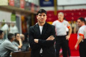 Gabriel Revidatti dejó de ser el entrenador de San Martín de Corrientes y Carlos Miño asumirá como técnico interino